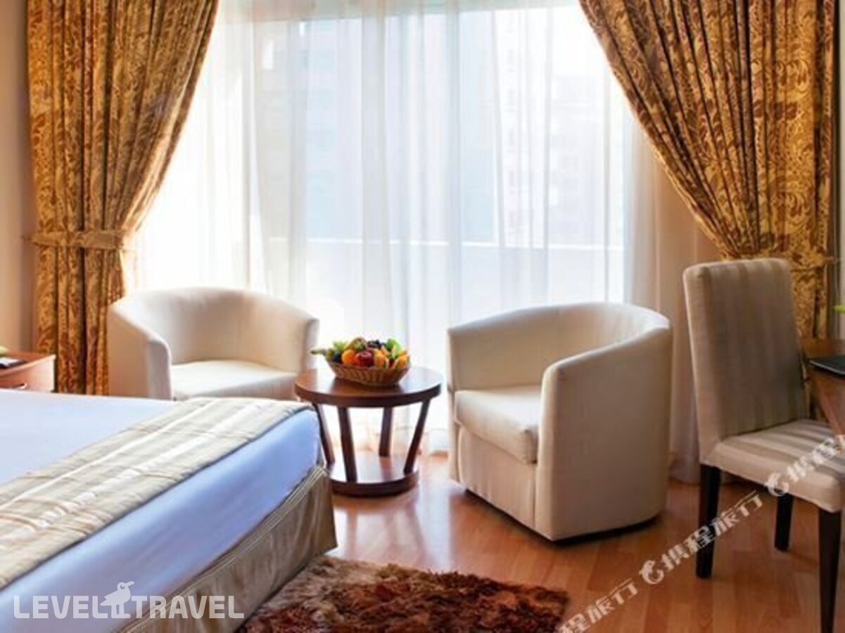 фотографии номера Семейный номер отеля Landmark Hotel Baniyas в ОАЭ(Дейра) - фото №11