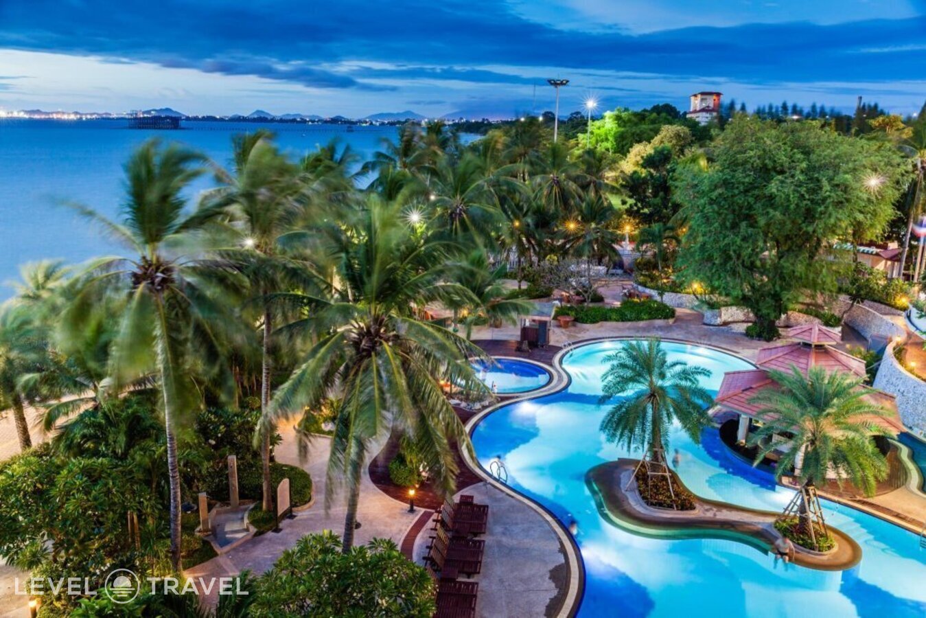 фотографии номера Делюкс отеля Cholchan Pattaya Beach Resort в Таиланд(Наклуа) - фото №4