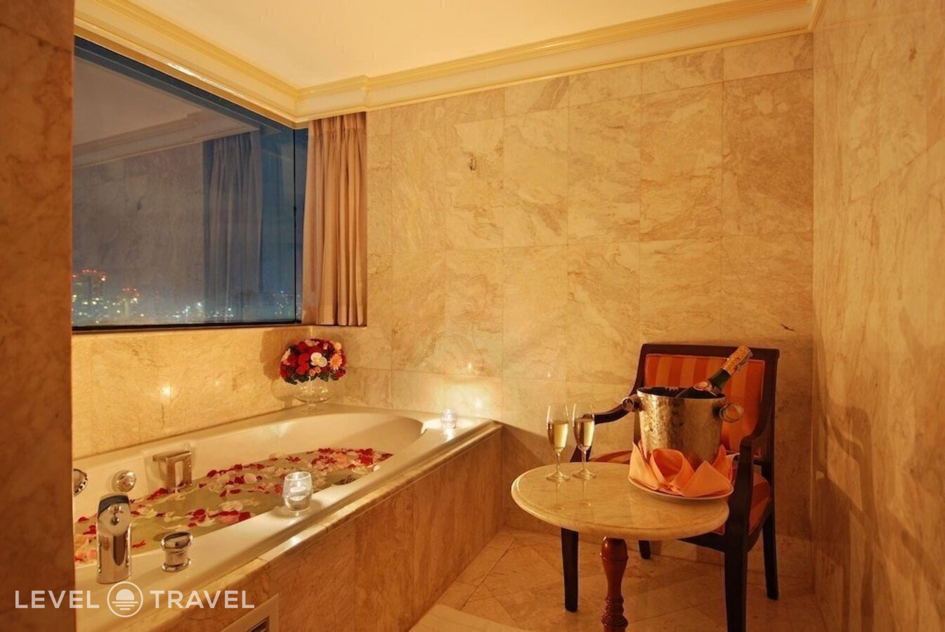фотографии номера Люкс отеля Ramada D'Ma Bangkok Hotel в Таиланд(Бангкок) - фото №4
