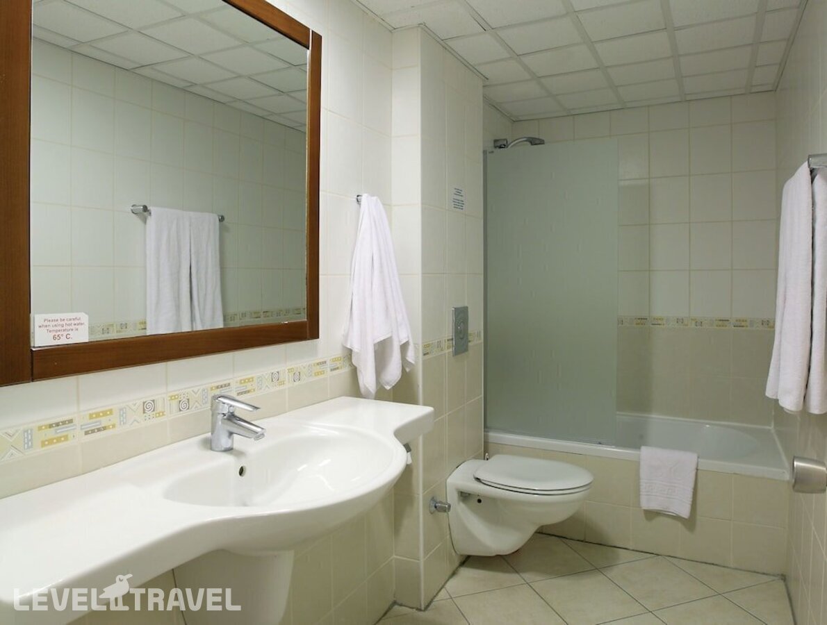 фотографии номера Четырехместный номер отеля Julian Club Hotel в Турция(Мармарис - центр) - фото №2