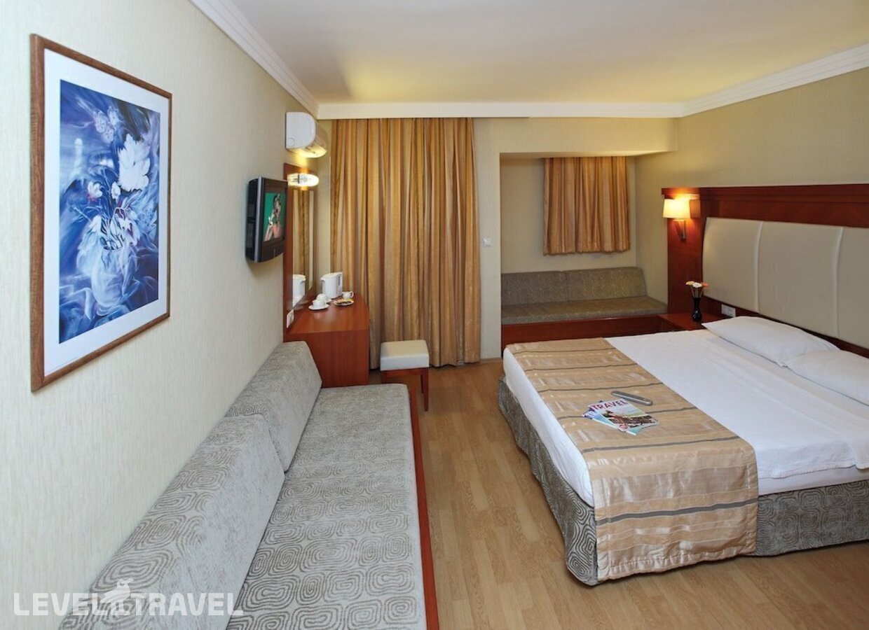 фотографии номера Четырехместный номер отеля Julian Club Hotel в Турция(Мармарис - центр) - фото №4