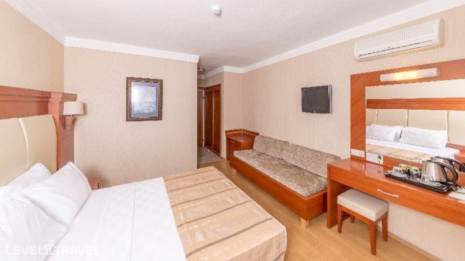 фотографии номера Четырехместный номер отеля Julian Club Hotel в Турция(Мармарис - центр) - фото №6