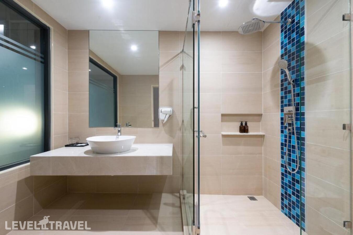 фотографии номера Делюкс с видом на бассейн отеля Seabed Grand Hotel Phuket в Таиланд(город Пхукет) - фото №4