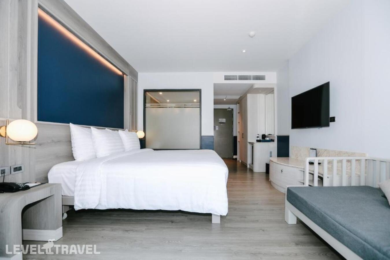 фотографии номера Делюкс с видом на бассейн отеля Seabed Grand Hotel Phuket в Таиланд(город Пхукет) - фото №1