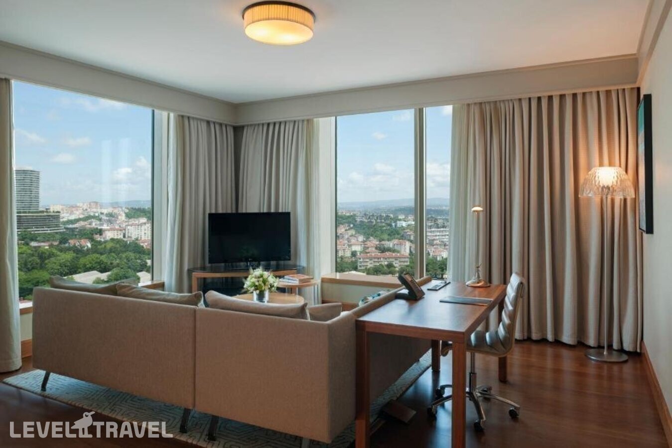 фотографии номера Люкс отеля Renaissance Istanbul Polat Bosphorus Hotel в Турция(Бешикташ) - фото №5
