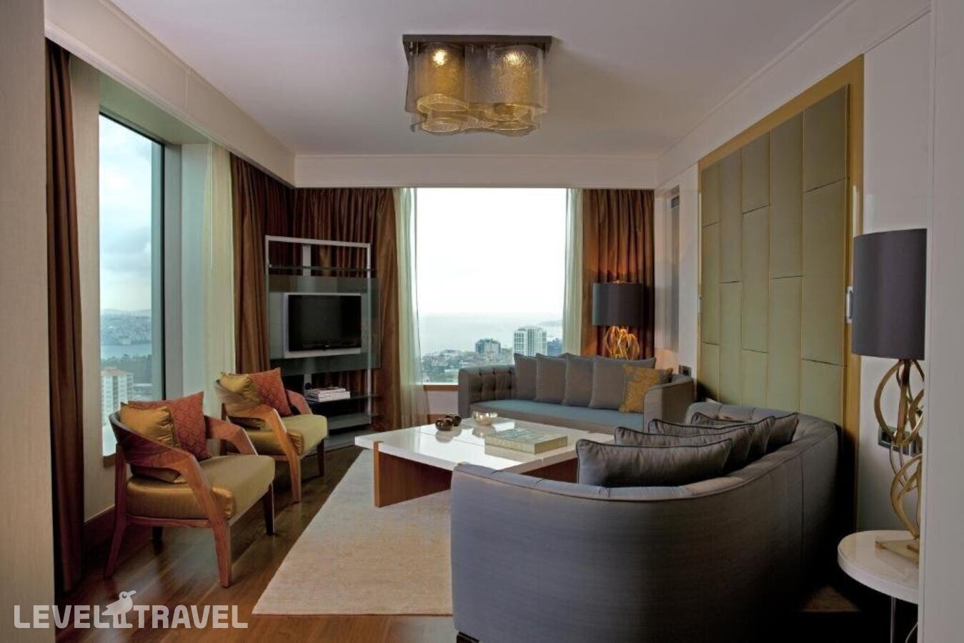 фотографии номера Люкс отеля Renaissance Istanbul Polat Bosphorus Hotel в Турция(Бешикташ) - фото №10