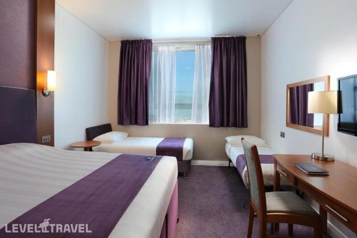 фотографии номера Стандартный номер отеля Premier Inn Capital Center в ОАЭ(Абу-Даби) - фото №2