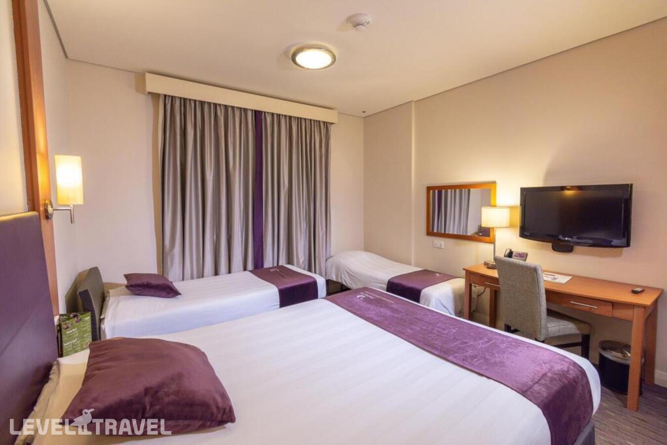 фотографии номера Семейный номер отеля Premier Inn Capital Center в ОАЭ(Абу-Даби) - фото №2