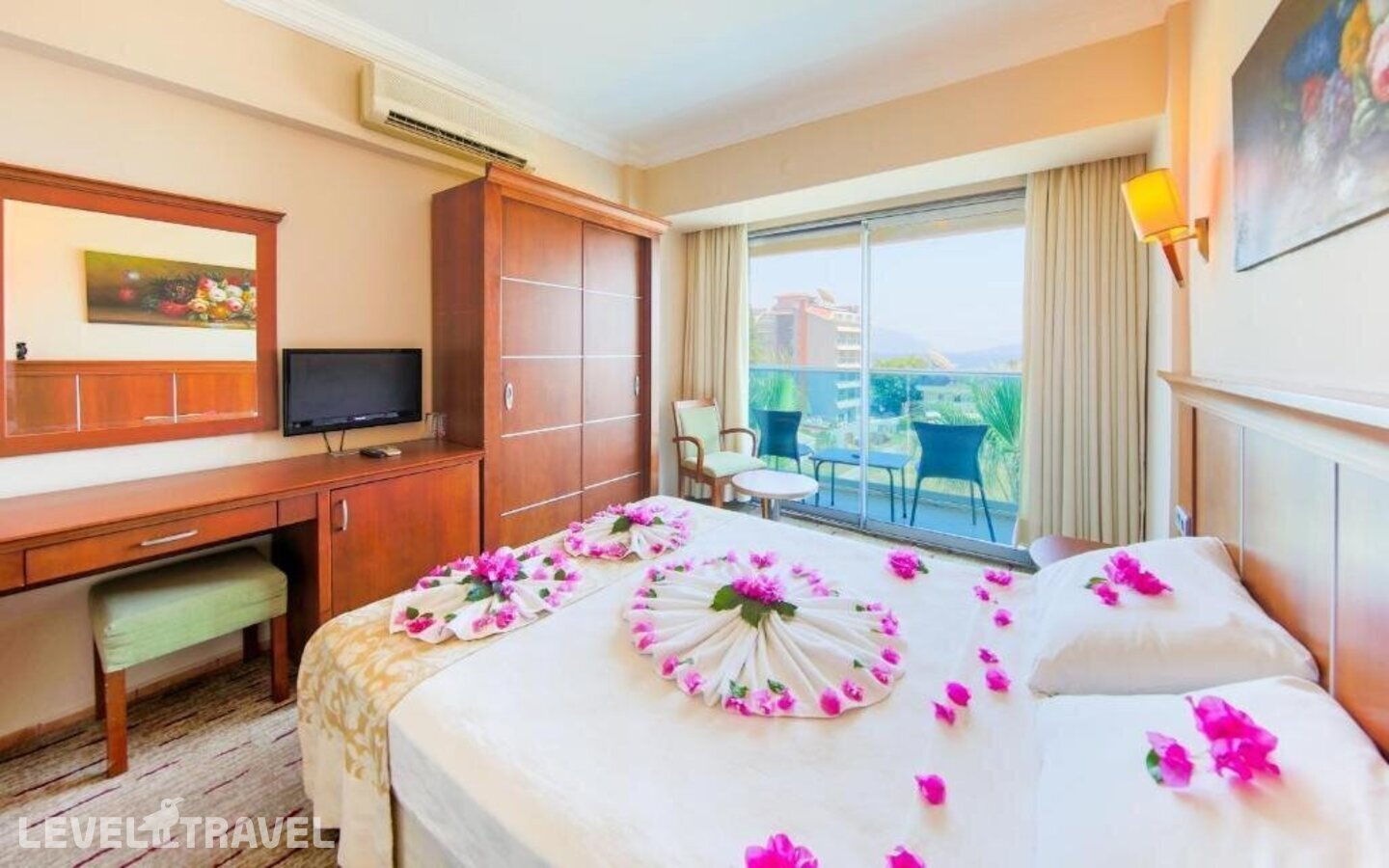 фотографии номера Семейный номер отеля Moda Beach Hotel в Турция(Мармарис - центр) - фото №4