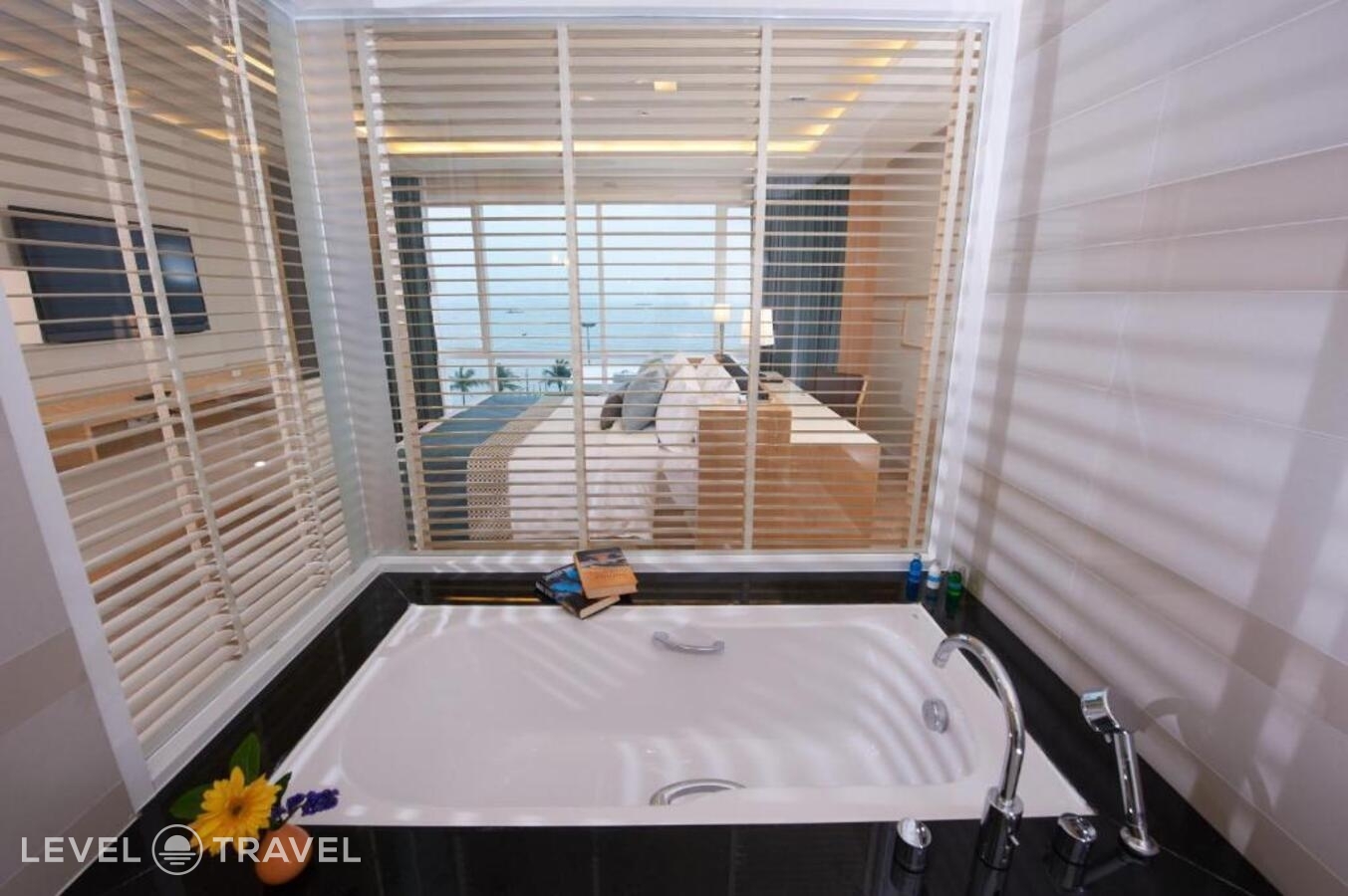 фотографии номера Люкс отеля Pattaya Sea View Hotel в Таиланд(Центральная Паттайя) - фото №5