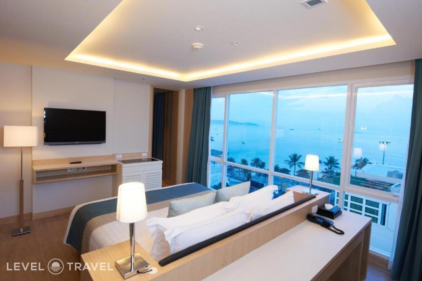 фотографии номера Люкс отеля Pattaya Sea View Hotel в Таиланд(Центральная Паттайя) - фото №3