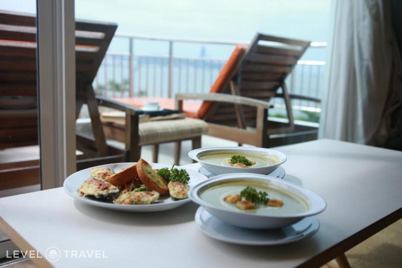 фотографии номера Люкс отеля Pattaya Sea View Hotel в Таиланд(Центральная Паттайя) - фото №4