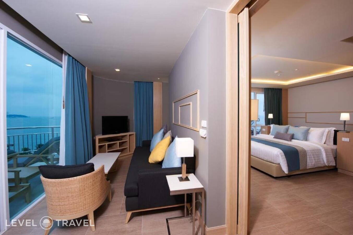 фотографии номера Люкс отеля Pattaya Sea View Hotel в Таиланд(Центральная Паттайя) - фото №9