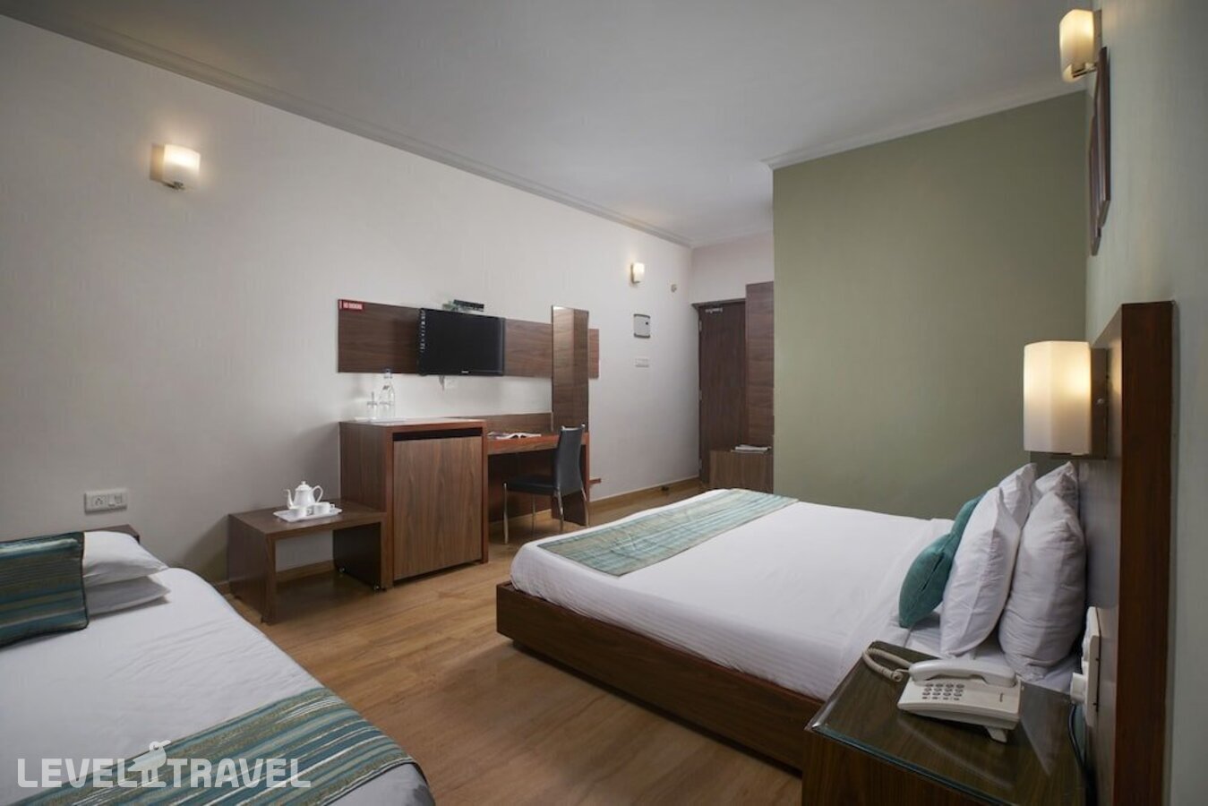 фотографии номера Номер Роскошный отеля The Hawaii Comforts Hotel в Индия(Дона Паула) - фото №4