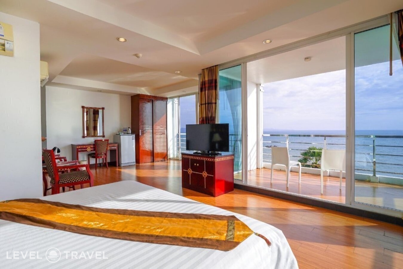 фотографии номера Полулюкс отеля Jomtien Hisotel в Таиланд(Джомтьен) - фото №1