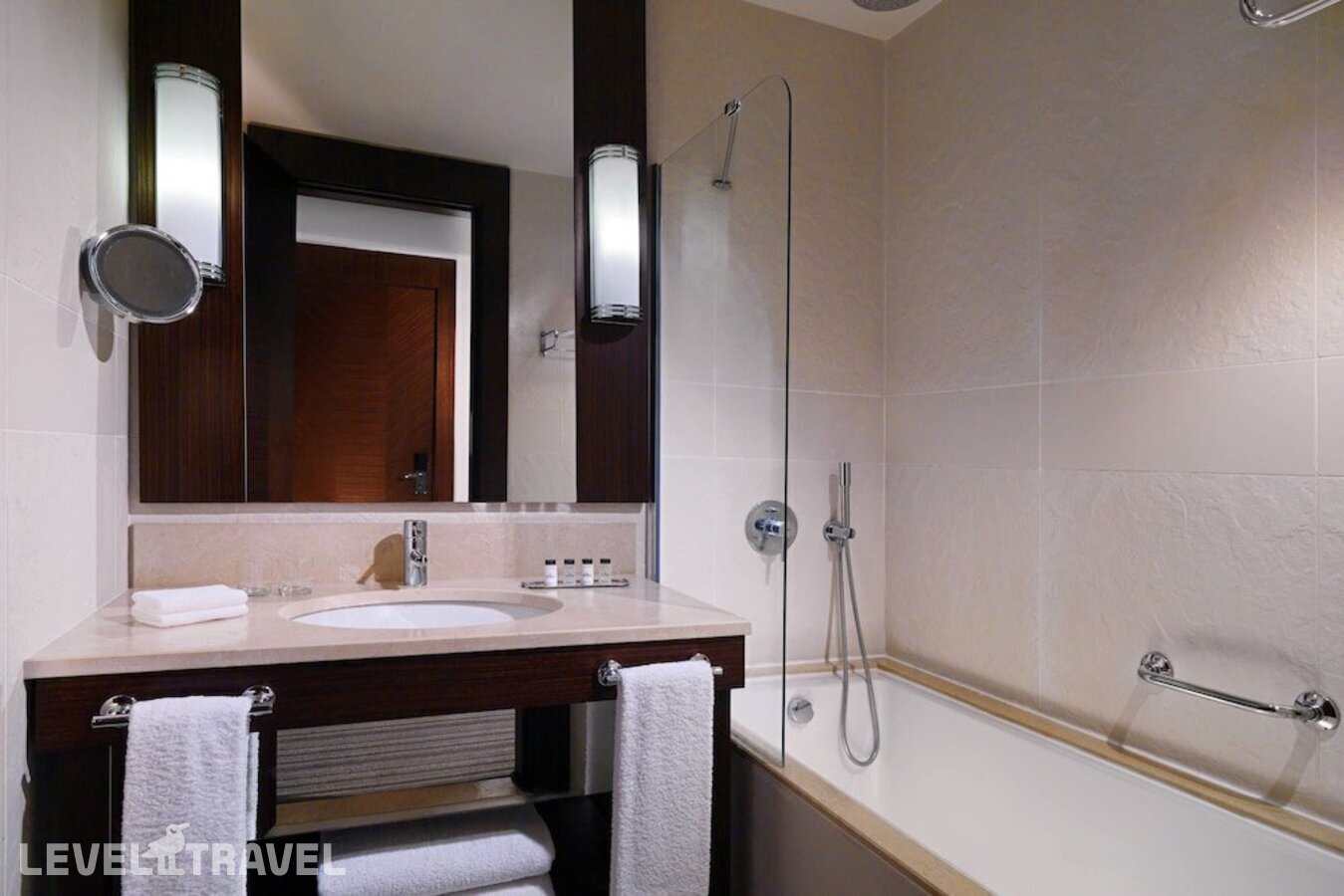 фотографии номера Полулюкс отеля Sheraton Batumi Hotel в Грузия(Батуми) - фото №2