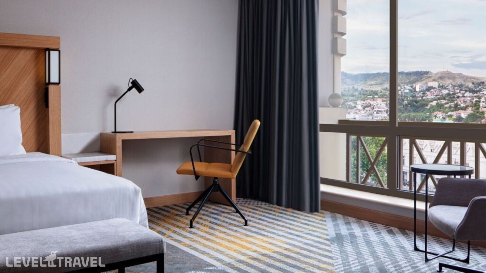 фотографии номера Представительский номер отеля Courtyard By Marriott Hotel в Грузия(Тбилиси) - фото №2