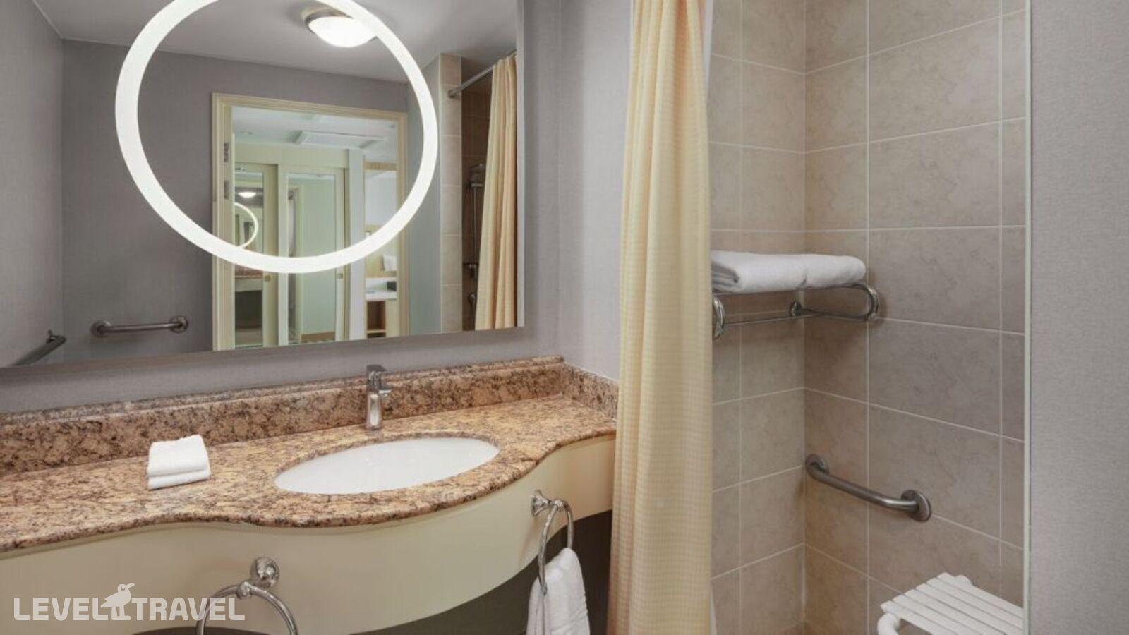 фотографии номера Представительский номер отеля Courtyard By Marriott Hotel в Грузия(Тбилиси) - фото №3