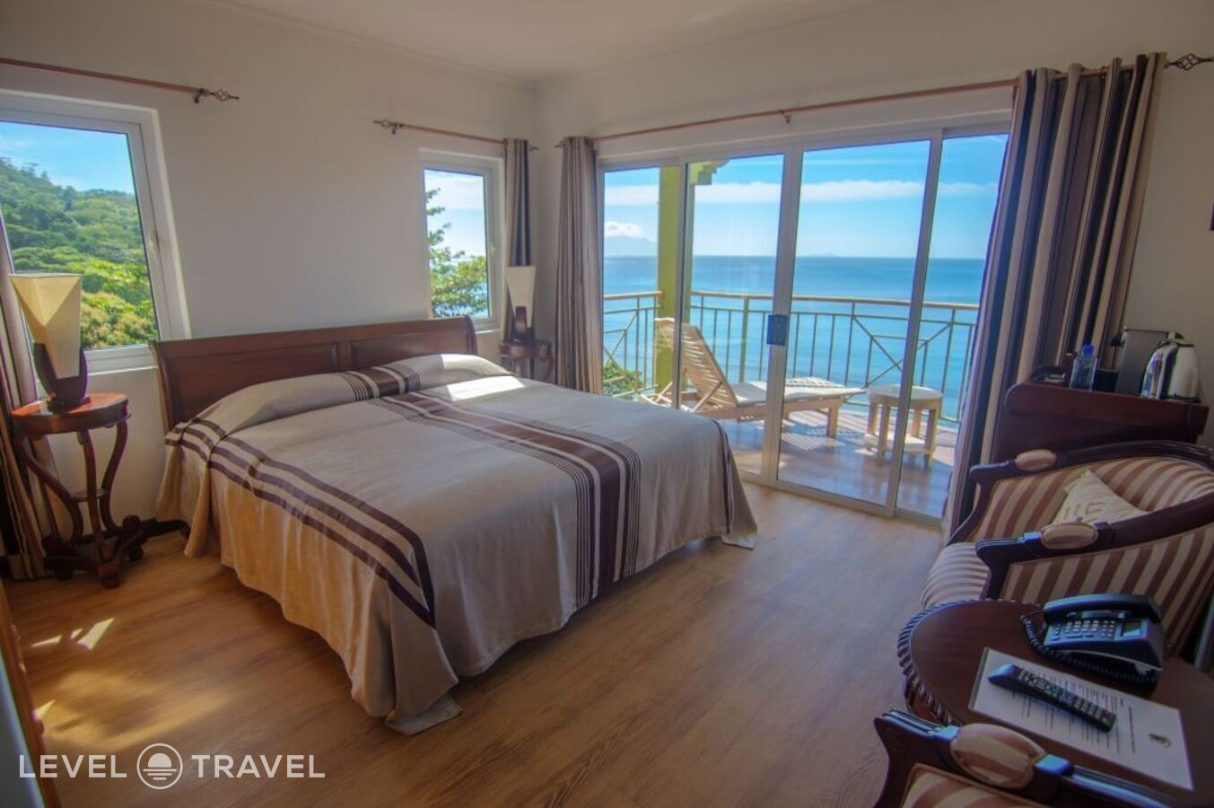 фотографии номера Стандартный номер отеля Treasure Cove Hotel в Сейшелы(о. Маэ) - фото №1