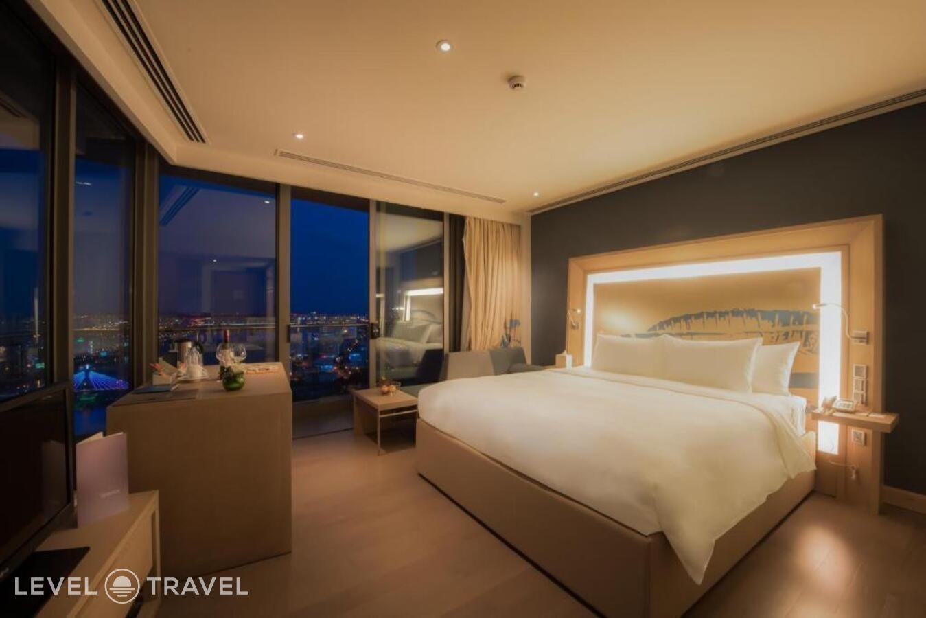 фотографии номера Делюкс отеля Novotel Danang Premier Han River в Вьетнам(Дананг) - фото №3