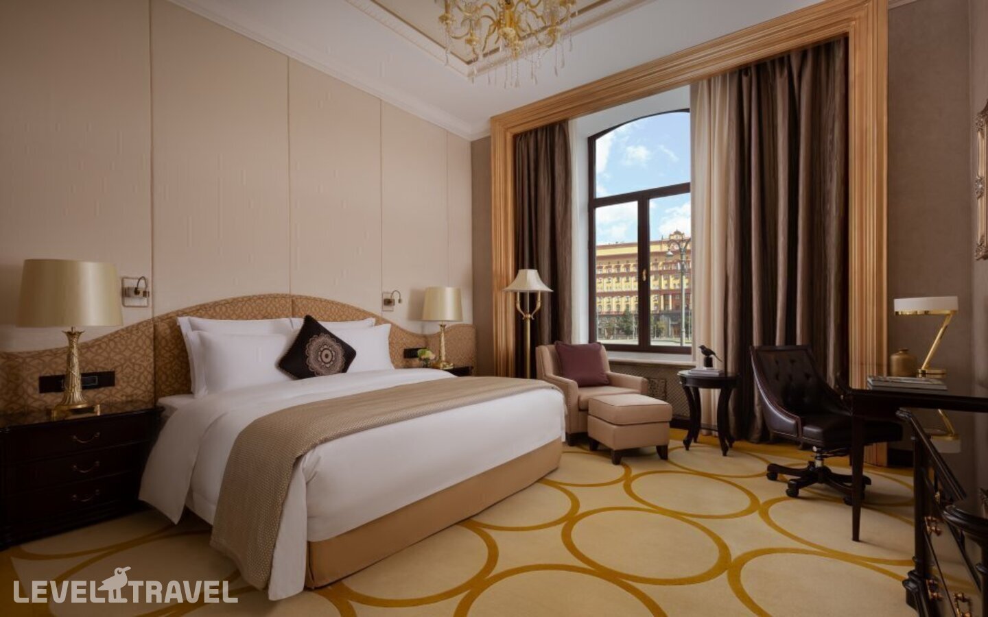 фотографии номера Делюкс отеля The St. Regis Moscow Nikolskaya Hotel в Россия(Центральный административный округ (ЦАО)) - фото №1