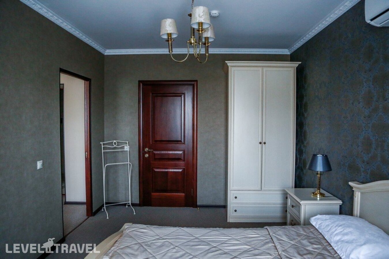 фотографии номера Люкс (2 комнаты) отеля Отель Визит в Россия(Екатеринбург) - фото №4