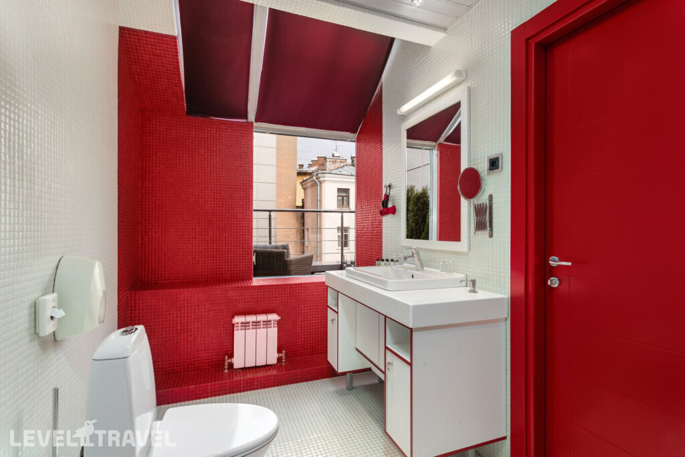 фотографии номера Улучшенный с балконом отеля Red Stars Hotel в Россия(Адмиралтейский район) - фото №2