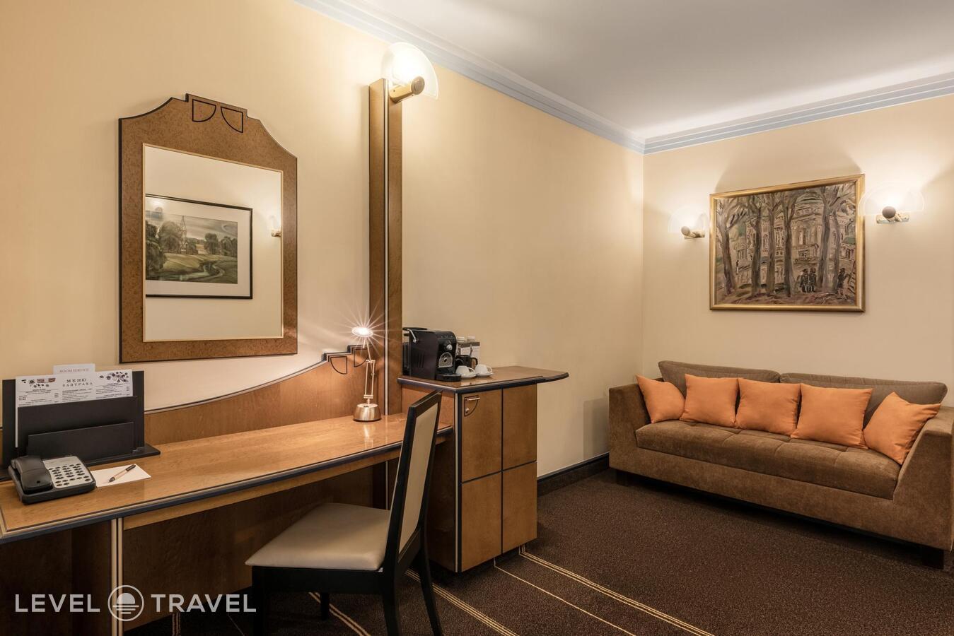 фотографии номера Полулюкс отеля Safmar Palace (Ex. Sheraton Palace Hotel Moscow) в Россия(Центральный административный округ (ЦАО)) - фото №4