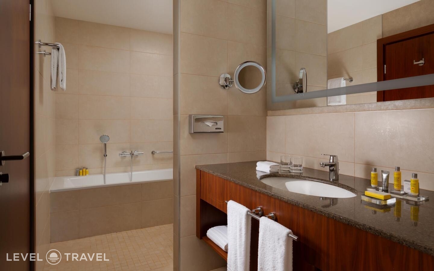 фотографии номера Люкс отеля Звезды Арбата (Ex. Moscow Marriott Hotel Novy Arbat) в Россия(Центральный административный округ (ЦАО)) - фото №5