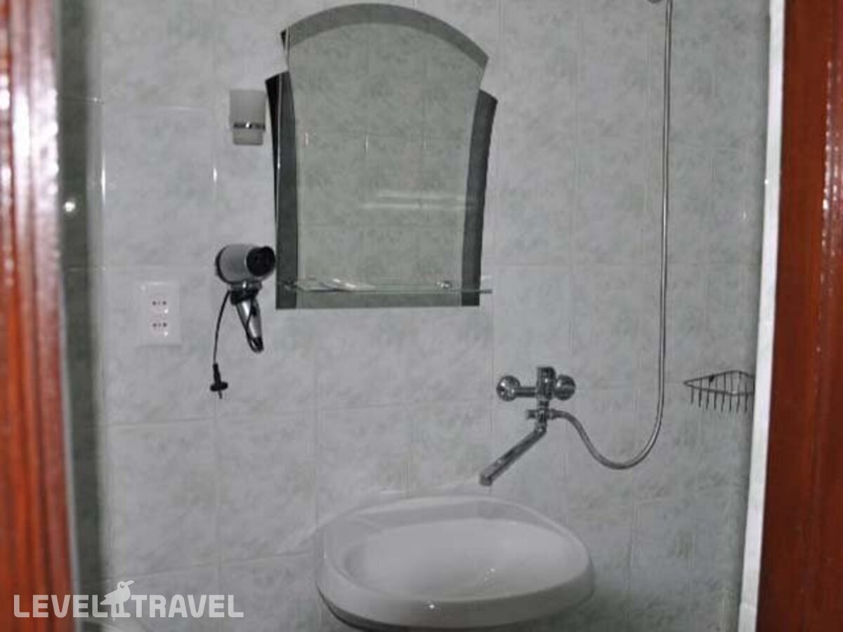 фотографии номера Трехместный номер отеля Отель Приморье в Россия(Ольгинка) - фото №1