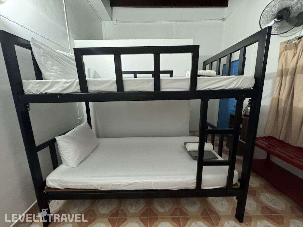 фотографии номера Семейный номер отеля Phuket Old Town Hostel в Таиланд(город Пхукет) - фото №9