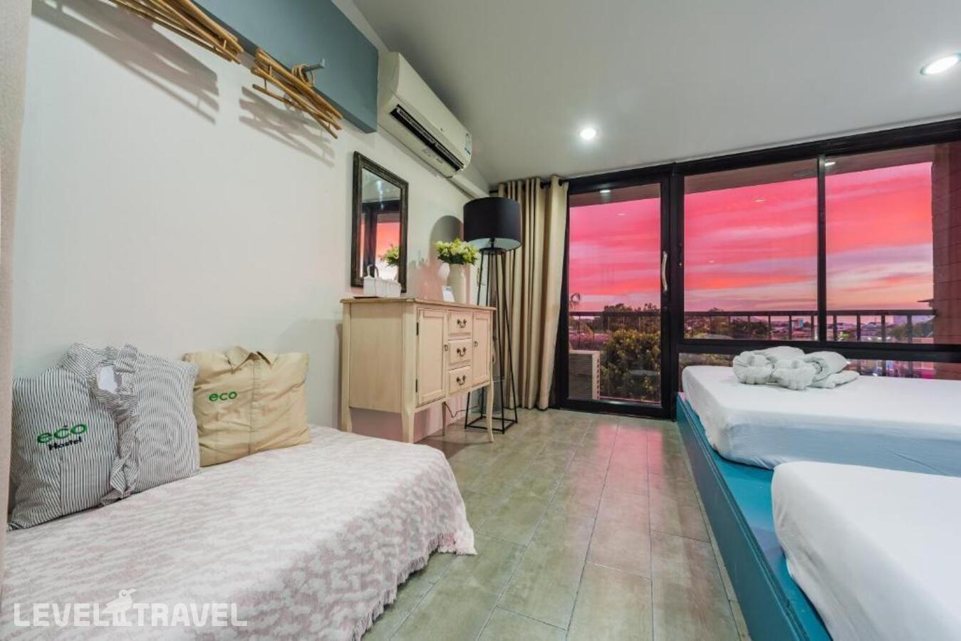 фотографии номера Трехместный номер отеля Eco Hostel Phuket в Таиланд(город Пхукет) - фото №9