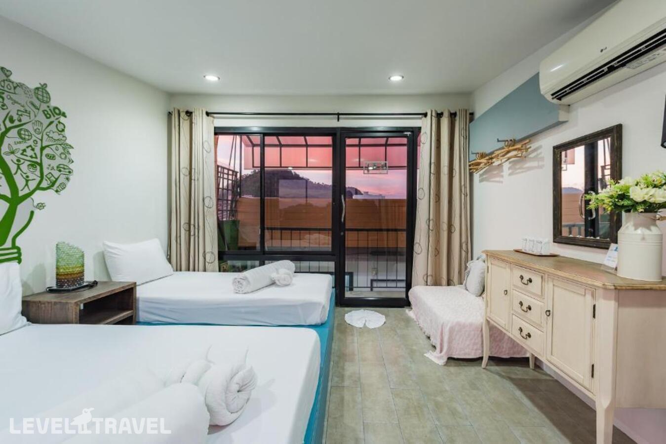 фотографии номера Трехместный номер отеля Eco Hostel Phuket в Таиланд(город Пхукет) - фото №5