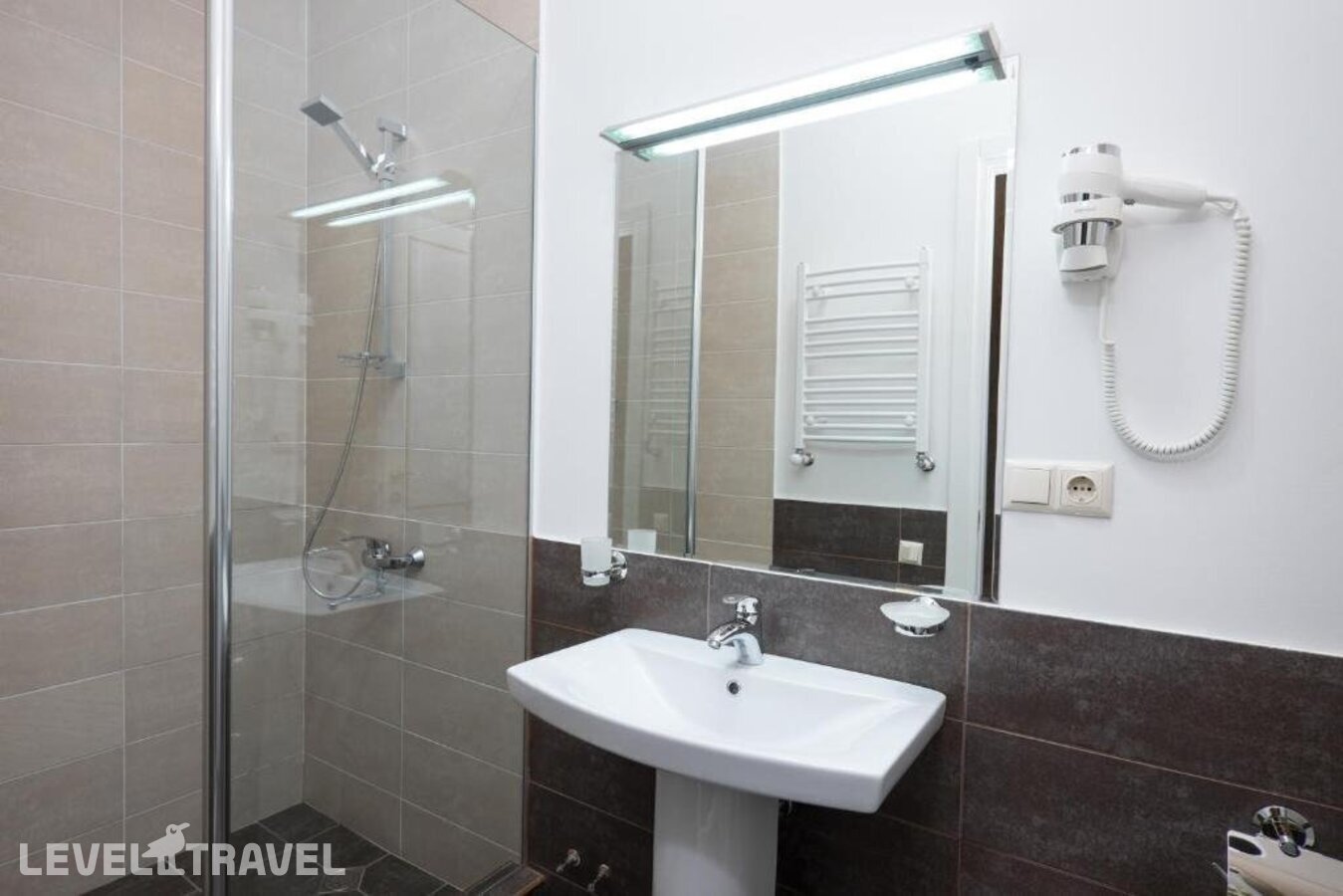 фотографии номера Улучшенный номер отеля Rustaveli Hotel в Грузия(Тбилиси) - фото №6