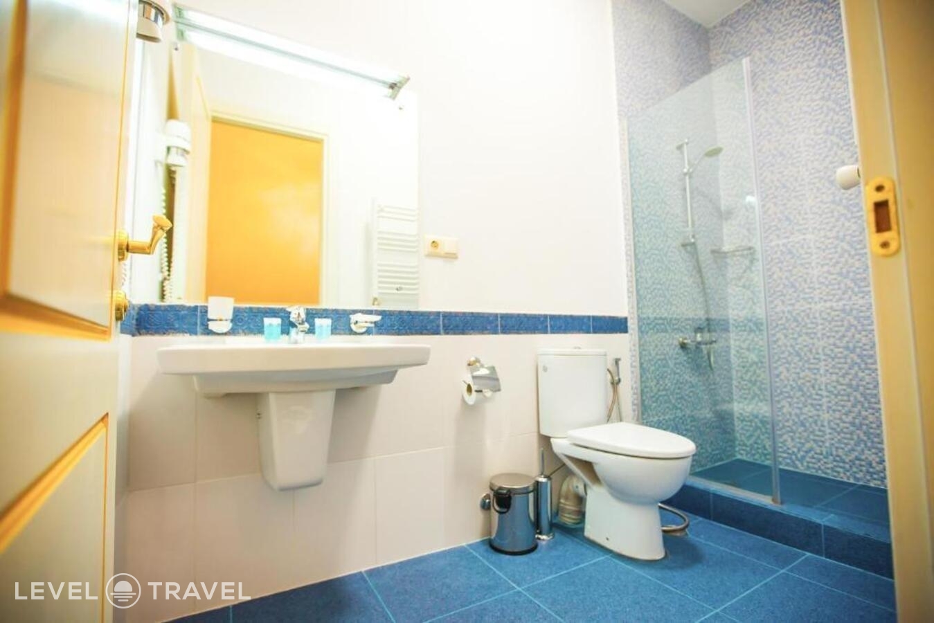фотографии номера Полулюкс отеля Rustaveli Hotel в Грузия(Тбилиси) - фото №5