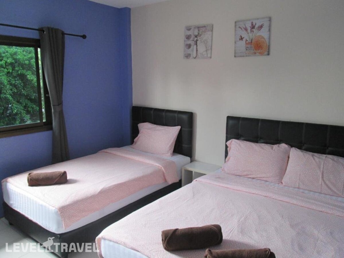 фотографии номера Стандартный номер отеля Pineapple Guesthouse в Таиланд(Карон Бич) - фото №1