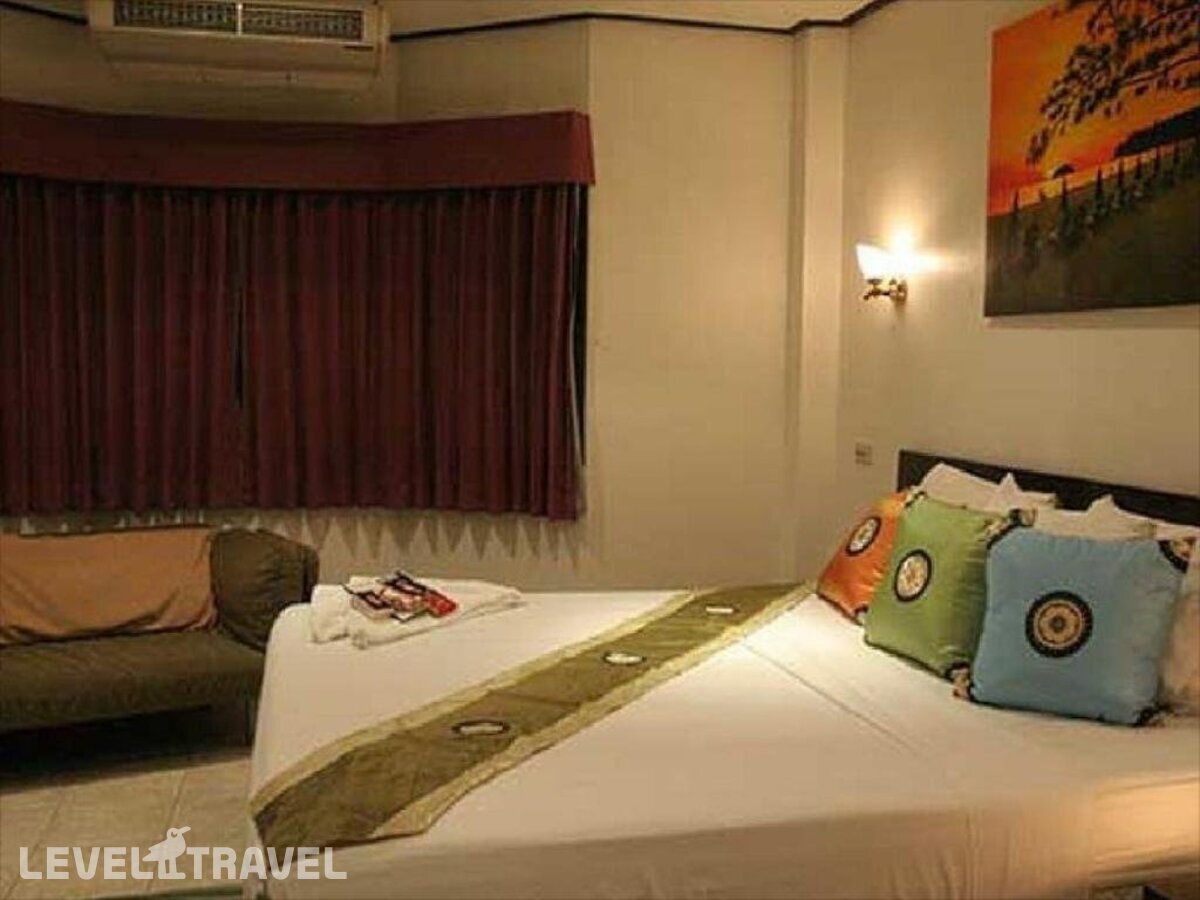 фотографии номера Делюкс отеля Angus O'Tool's Irish Pub Guesthouse в Таиланд(Карон Бич) - фото №2