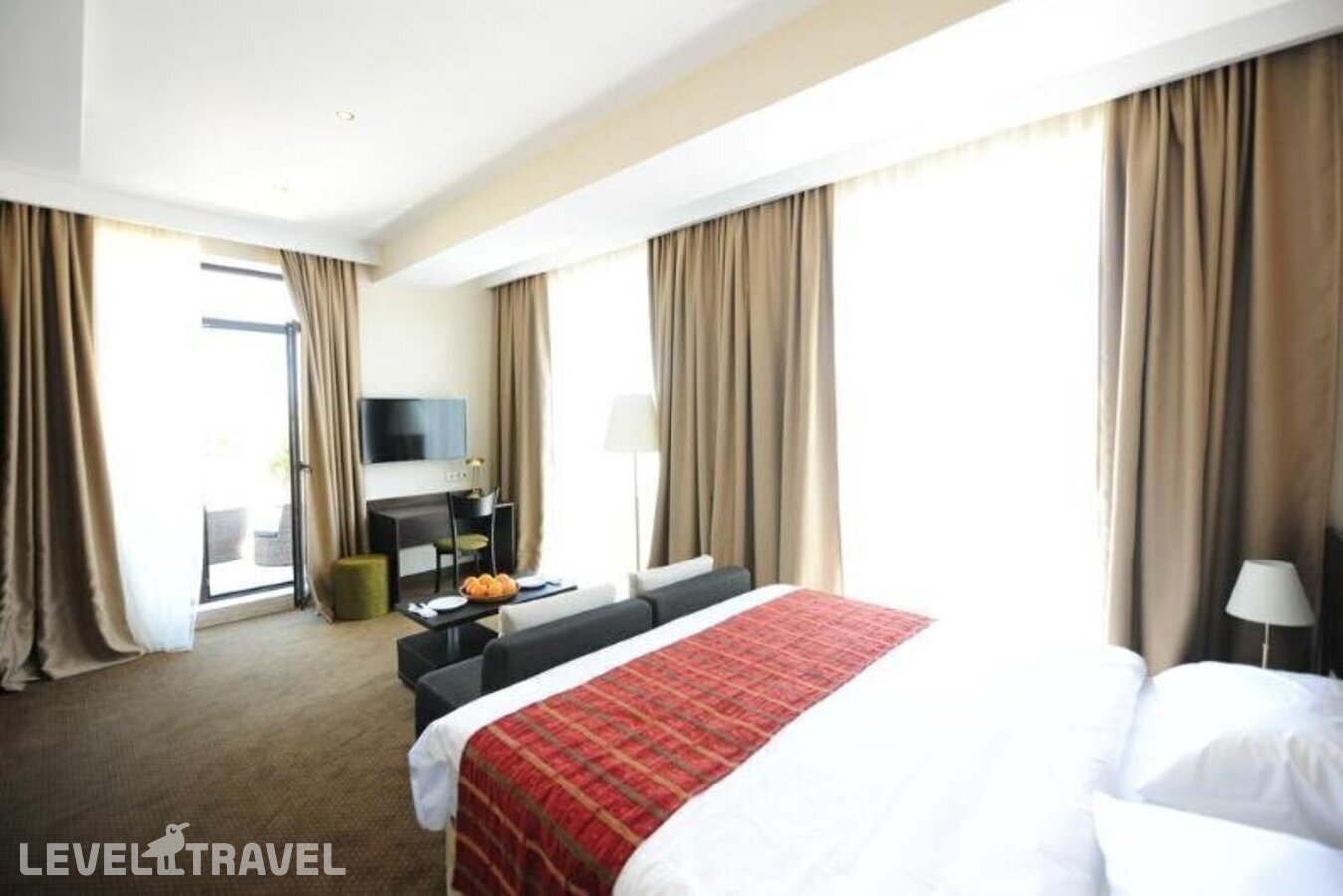 фотографии номера Трехместный номер отеля Citrus Hotel в Грузия(Тбилиси) - фото №1