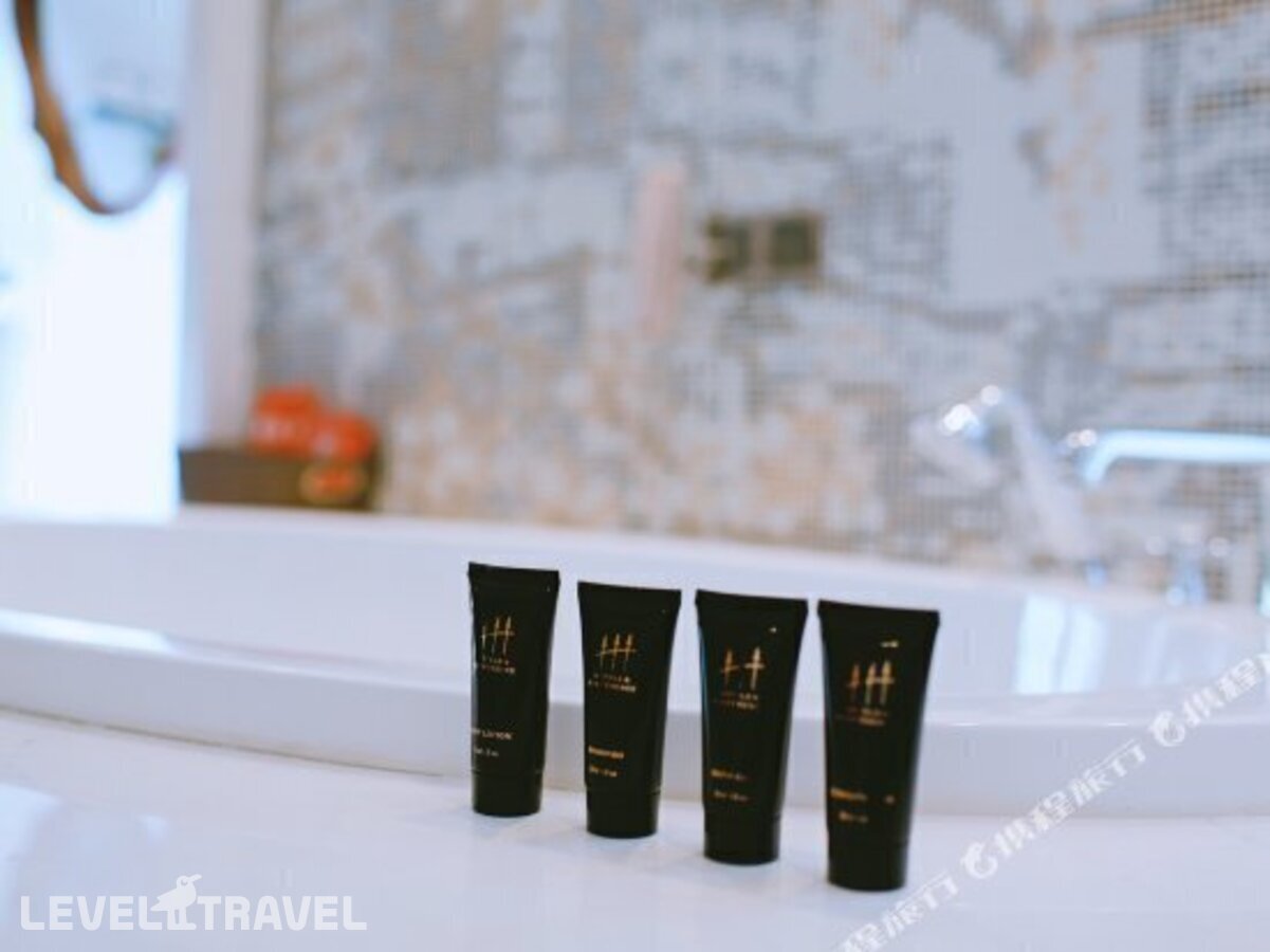 фотографии номера Люкс Премьер отеля Hotels & Preference Hualing Tbilisi в Грузия(Тбилиси) - фото №9
