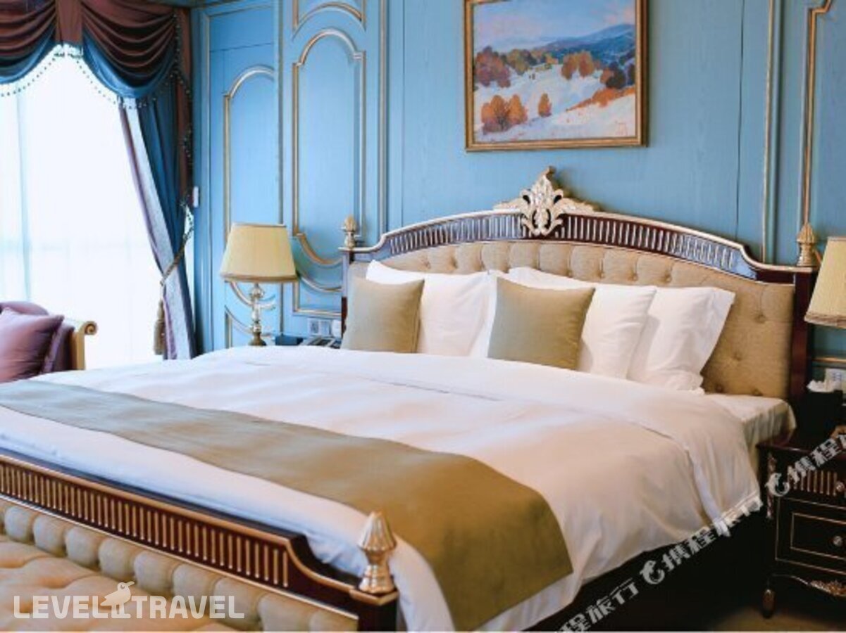 фотографии номера Люкс Премьер отеля Hotels & Preference Hualing Tbilisi в Грузия(Тбилиси) - фото №5