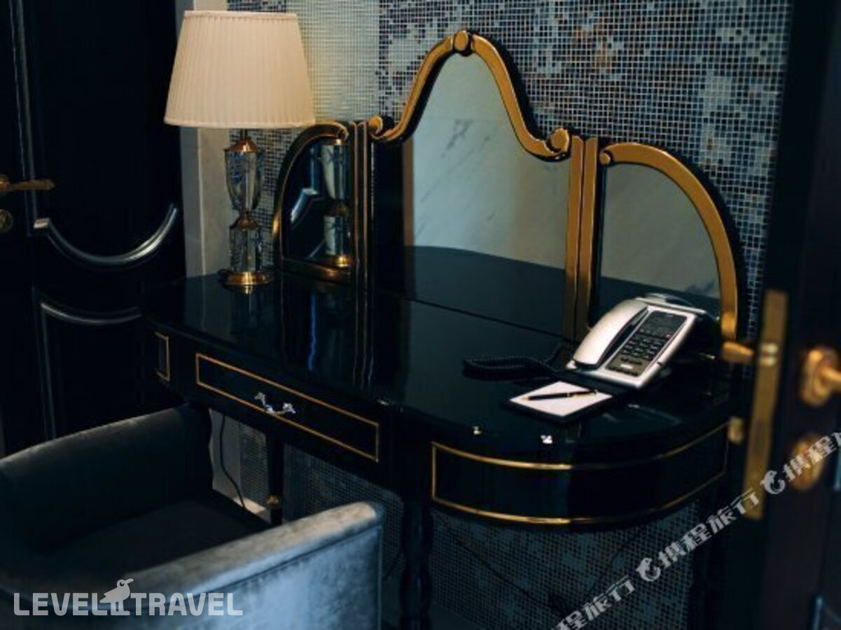 фотографии номера Люкс Премьер отеля Hotels & Preference Hualing Tbilisi в Грузия(Тбилиси) - фото №8