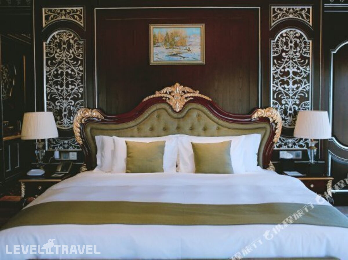 фотографии номера Люкс Премьер отеля Hotels & Preference Hualing Tbilisi в Грузия(Тбилиси) - фото №6