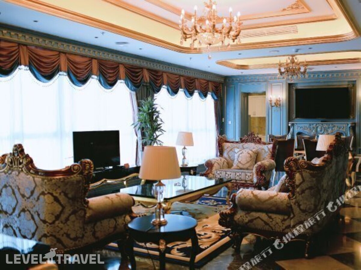 фотографии номера Люкс Премьер отеля Hotels & Preference Hualing Tbilisi в Грузия(Тбилиси) - фото №7