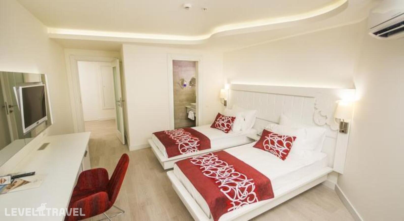 фотографии номера Одноместный номер отеля Laguna Beach Alya Resort & Spa в Турция(Окурджалар) - фото №2