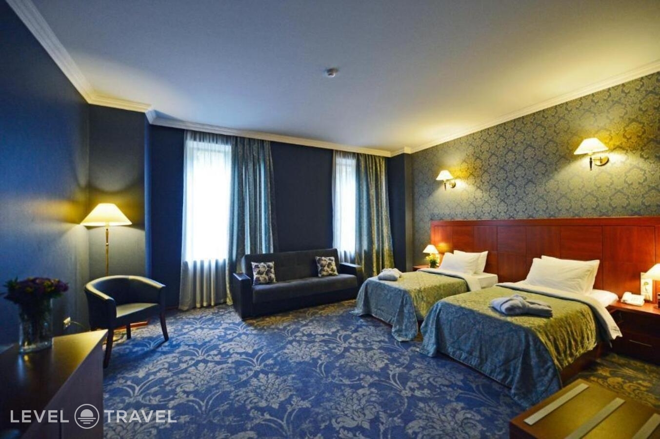 фотографии номера Трехместный номер отеля Astoria Hotel Tbilisi в Грузия(Тбилиси) - фото №1