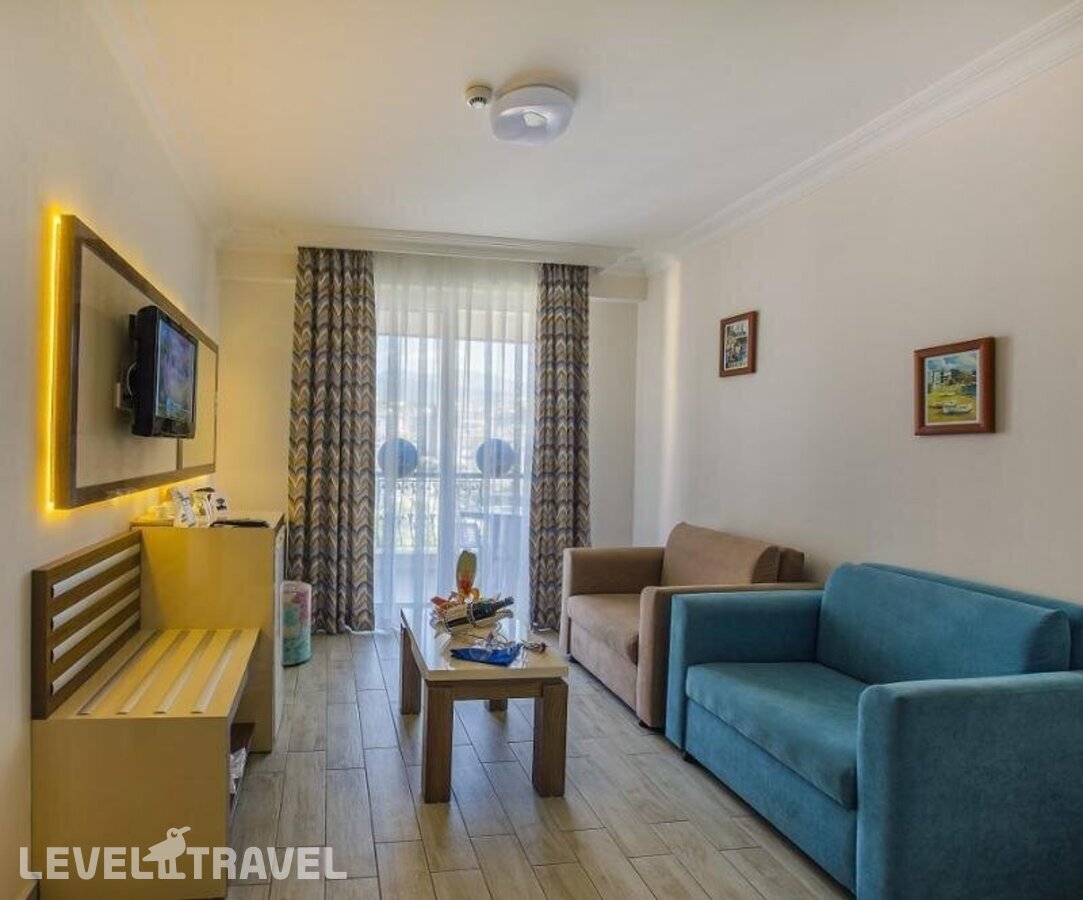 фотографии номера Улучшенный семейный отеля Club Big Blue Suite Hotel в Турция(Аланья - центр) - фото №1