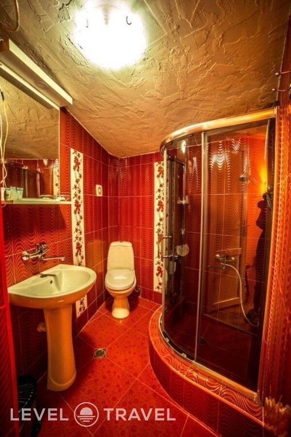 фотографии номера Трехместный номер отеля Qeroli Hotel в Грузия(Тбилиси) - фото №2