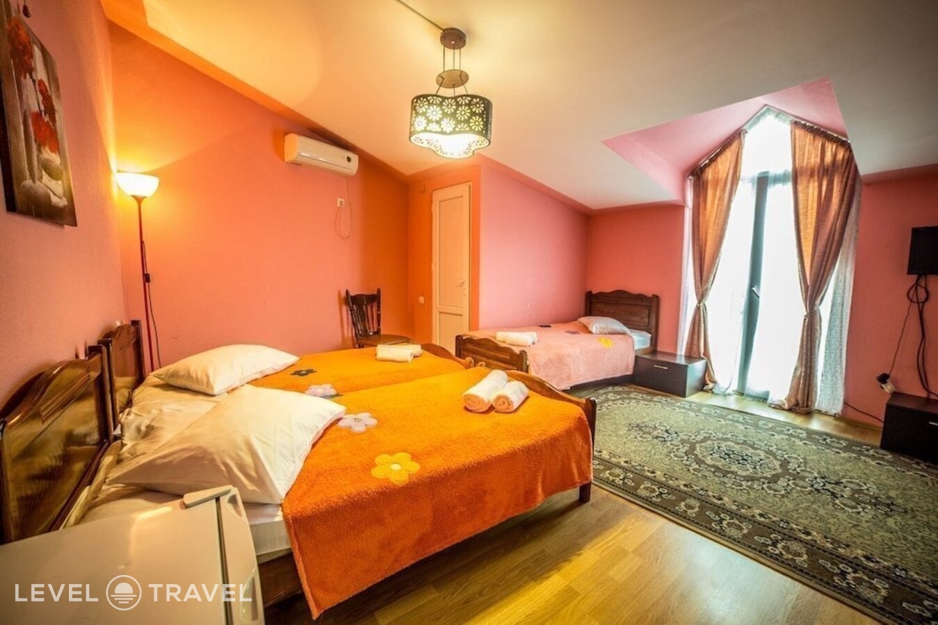 фотографии номера Трехместный номер отеля Qeroli Hotel в Грузия(Тбилиси) - фото №4