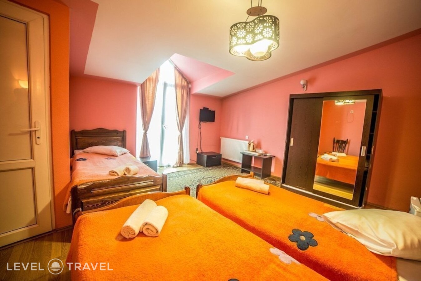 фотографии номера Трехместный номер отеля Qeroli Hotel в Грузия(Тбилиси) - фото №3
