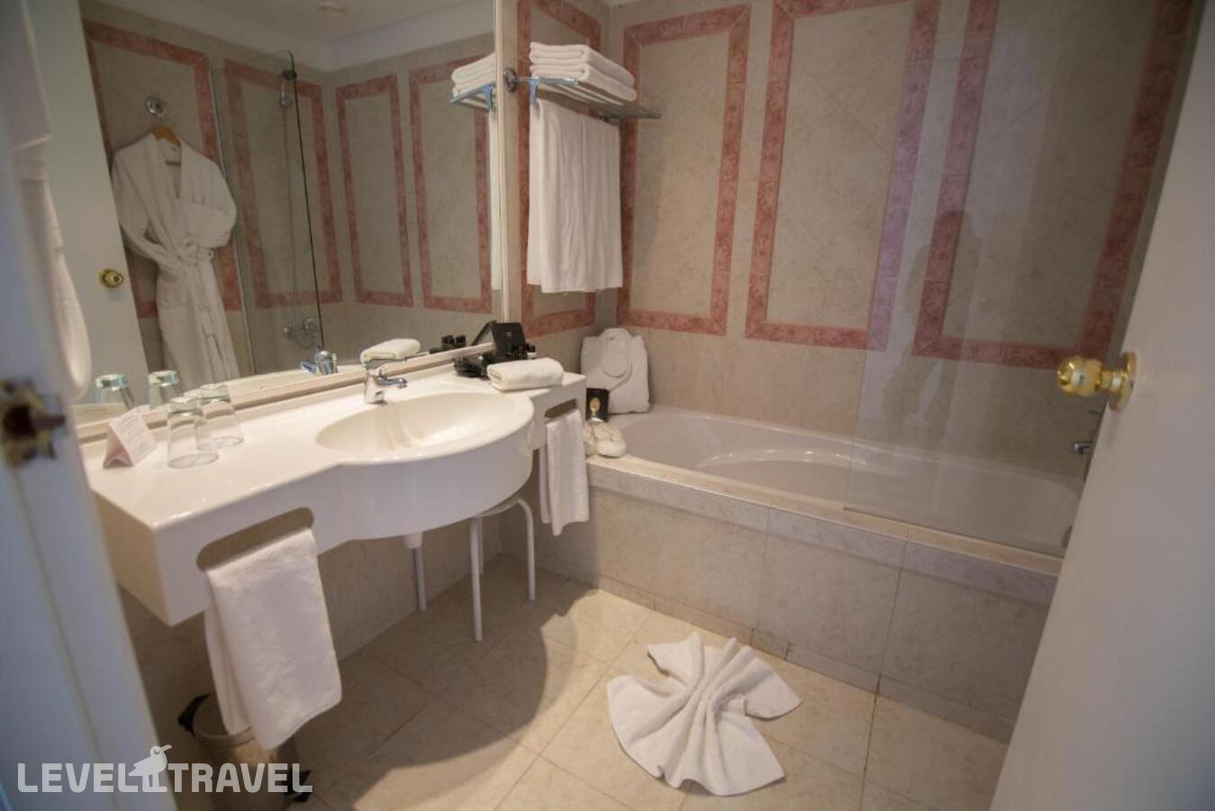 фотографии номера Четырехместный с видом на море отеля Golden Tulip Taj Sultan (Ex. Vincci Taj Sultan) в Тунис(Ясмин) - фото №14